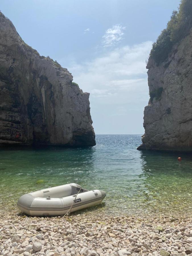 Holiday Home Stiniva Vis Buitenkant foto